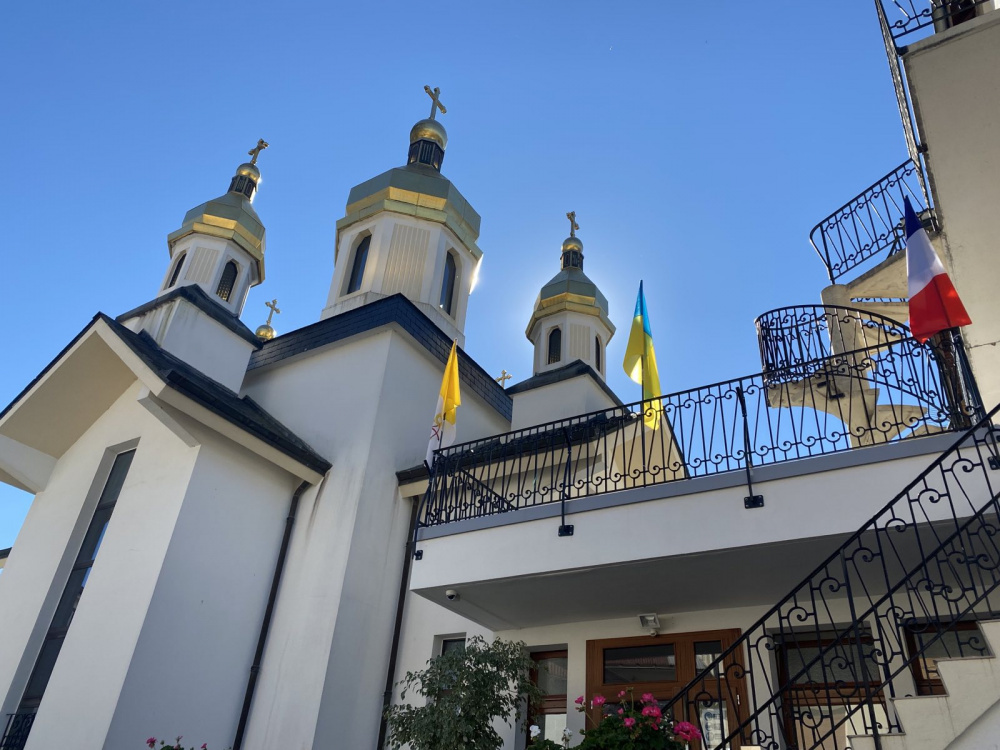 Розклад Богослужінь в церкві Успіння Пресвятої Богородиці в Люрді  від  19 квітня  до 26 квітня  2022 р.Б.